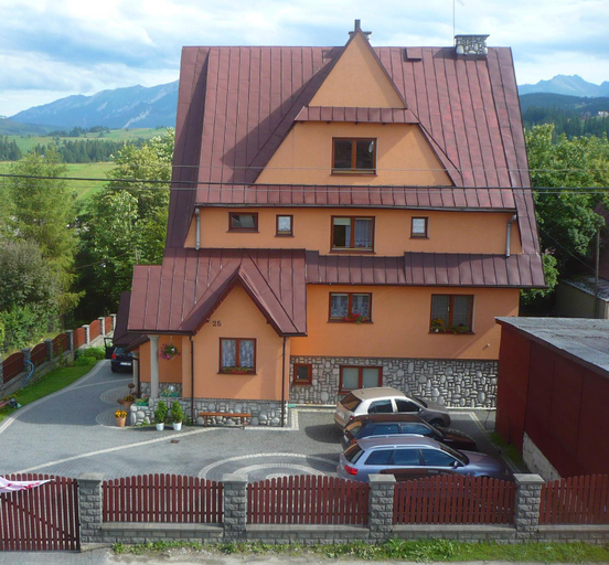 Exterior & Views
