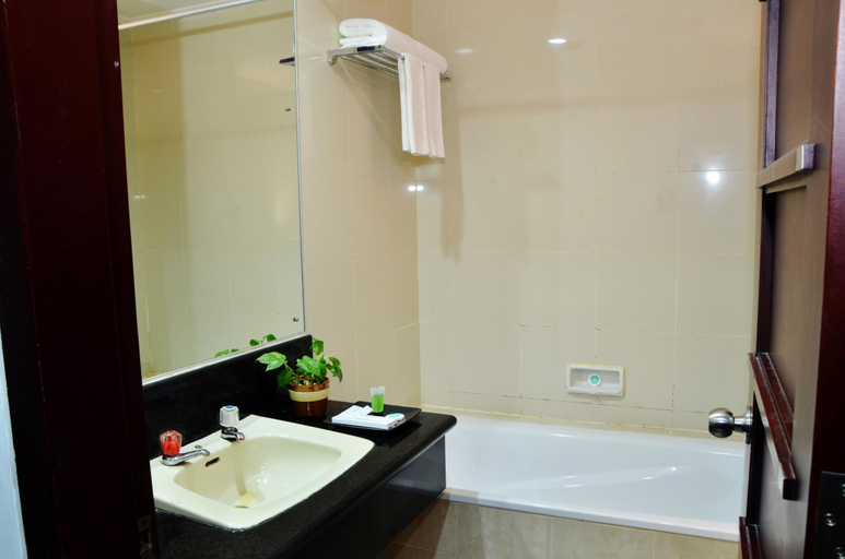 Bathroom 5, Hotel Tarakan Plaza, Tarakan