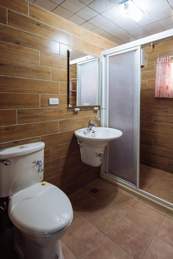Bathroom 3, Urarakana, Miaoli