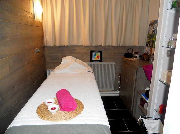 Bedroom 2, Les Arcadiens, Savoie