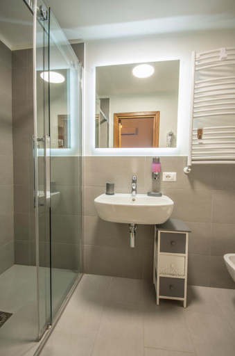Bathroom 2, QAL'AT Cove, Caltanissetta