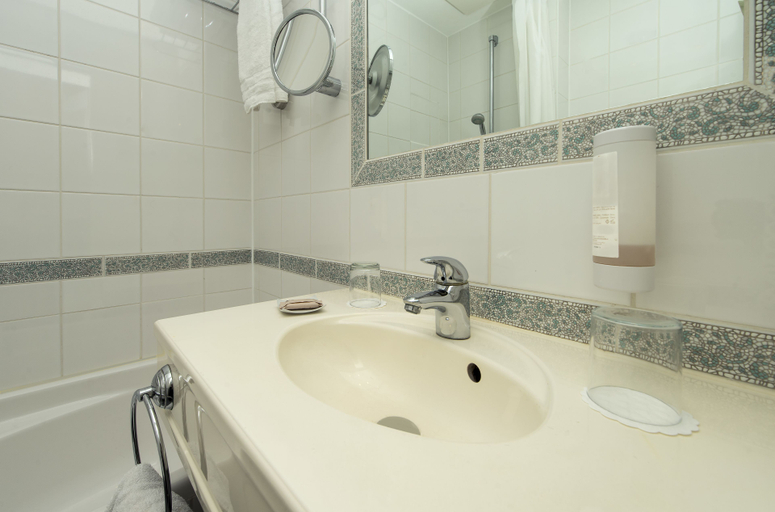 Bathroom, Wyndham Koeln, Köln