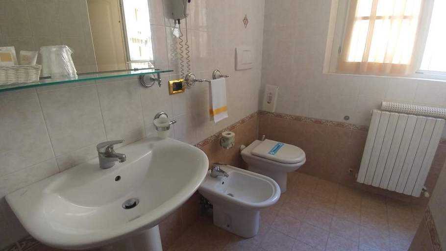 Bathroom, Zanhotel Il Canale, Bologna