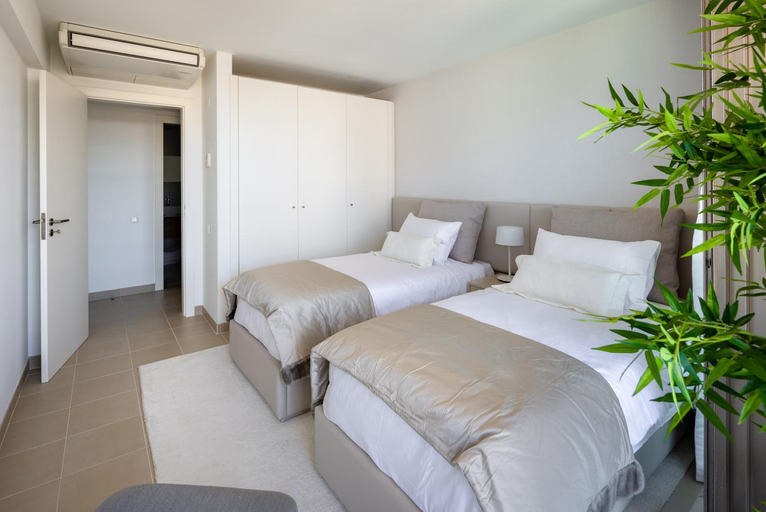 Bedroom 2, the Quest - Luxury Beach Apartment, Albufeira