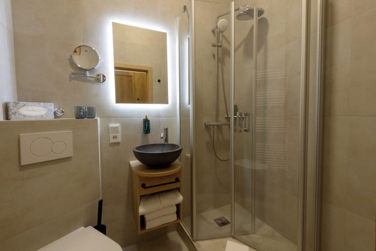 Bathroom 4, BERGlässig Hotel - Halbpension Plus inkl Getränke, Regen