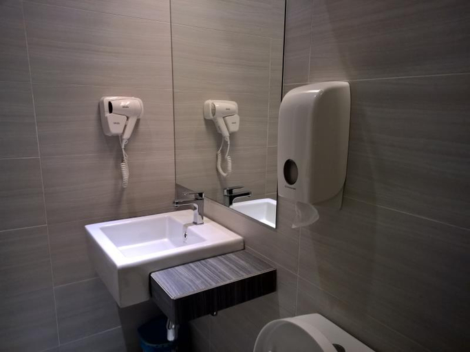 Bathroom 5, Orange Premier Hotel Wangsa Maju, Kuala Lumpur