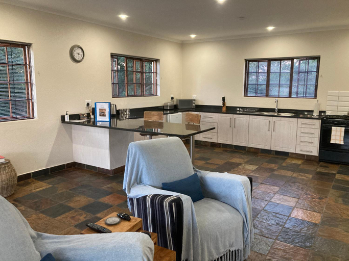 Others 4, Bergdale Cottages, Ehlanzeni