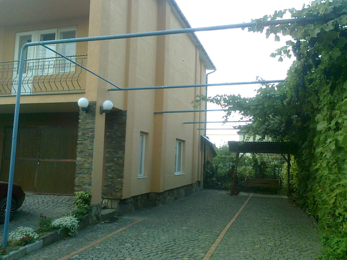 Others 5, Domashnya Saduba, Mukachivs'ka