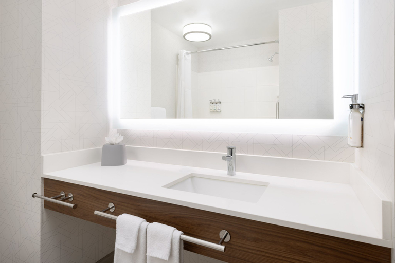 Bathroom 12