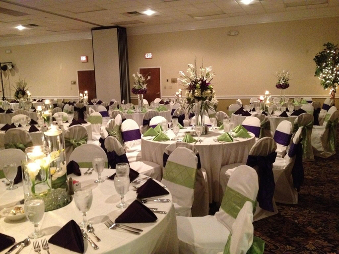 Food & Drinks 5, Quality Inn Merry Acres, Dougherty