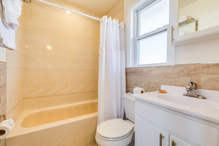 Bathroom 3, Colonial Shores Resort, Suffolk