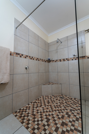 Bathroom, Gooderson Drakensberg Gardens Golf & Spa Resort, Sisonke