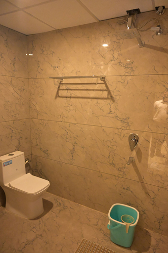 Bathroom 3, Hotel Ananta Sayana, Cuttack