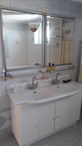 Bathroom 3, Olympic View Guesthouse, Crete