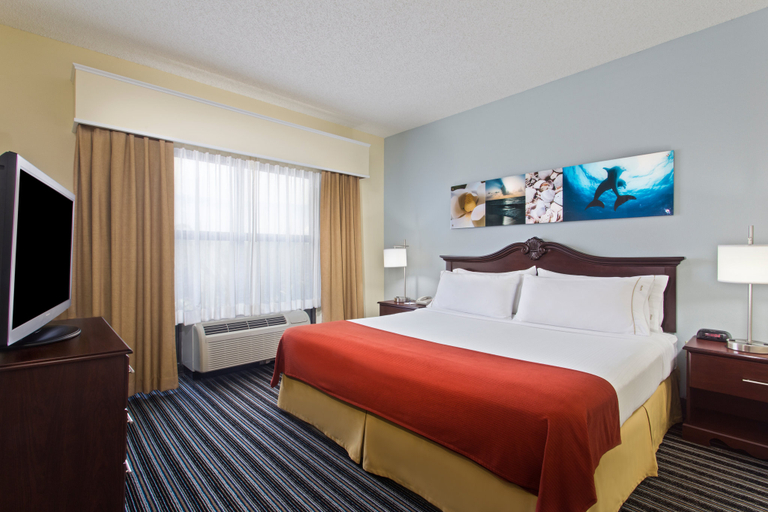 Holiday Inn Express & Suites CLEARWATER NORTH/DUNEDIN - Tap to explore photos