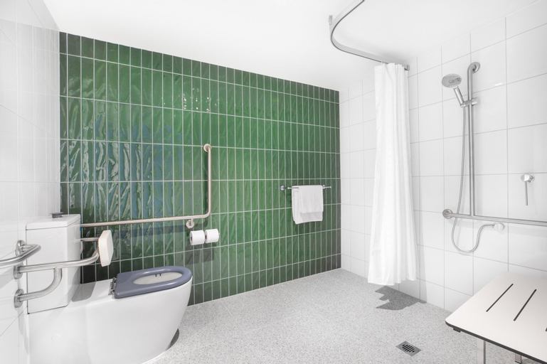 Bathroom 14
