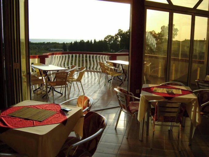 Food & Drinks 4, Bogumila Hotel