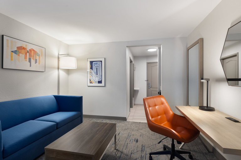 Holiday Inn Express SAVANNAH AIRPORT - Tap to explore photos