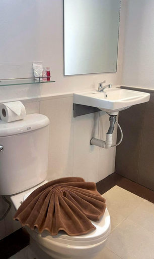 Bathroom 3, New Breakers Hotel Rawai, Phuket Island