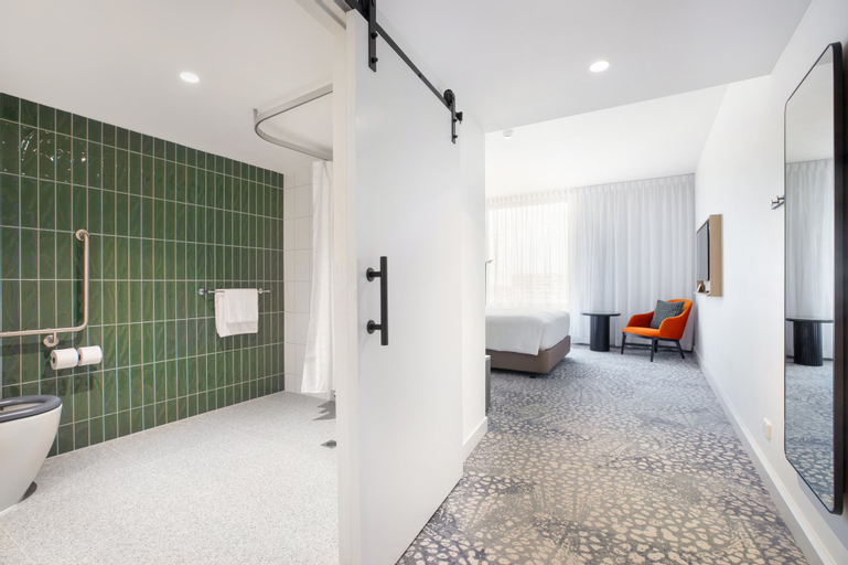 Bathroom 13