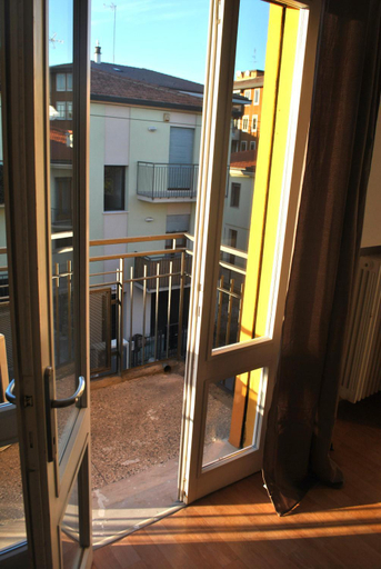 Others 2, Agli Ospedali, Padua