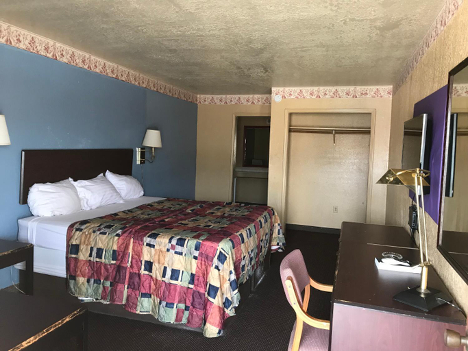 Bedroom 3, Deluxe Inn Kilgore, Gregg