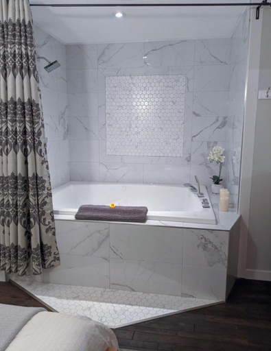Bathroom 3, Bramblebank Cottages, Fraser Valley
