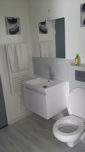 Bathroom 3, Chambre spacieuse, moderne et tres confortable a Perros-Guirec, Côtes-d'Armor