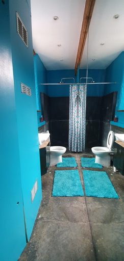 Bathroom 2, Snobs and Rebels Apartments, Dorset