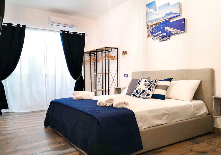 Others 4, Calenda Suite, Napoli