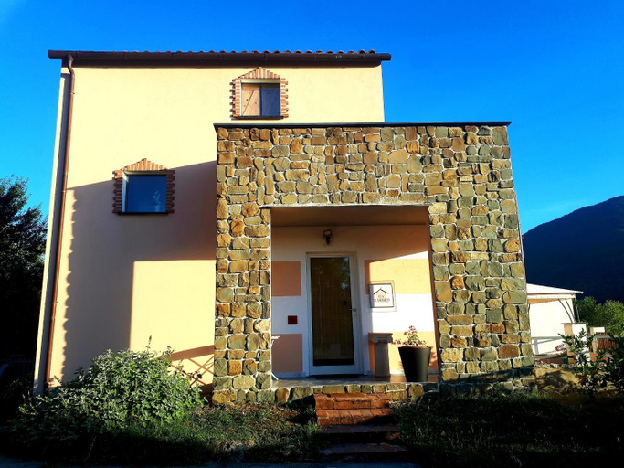 Exterior 6