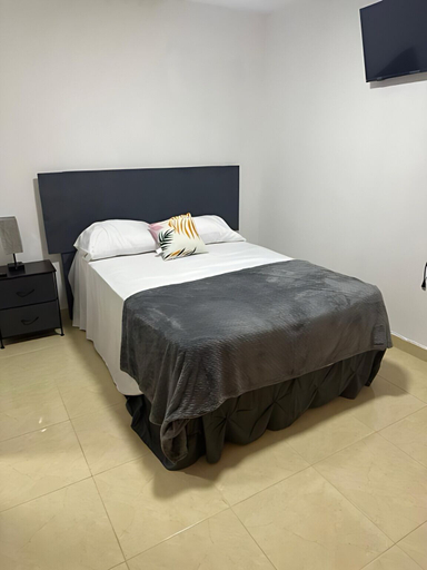 Bedroom 2, Hillmon's Hotel Bar & Lounge, Sosua