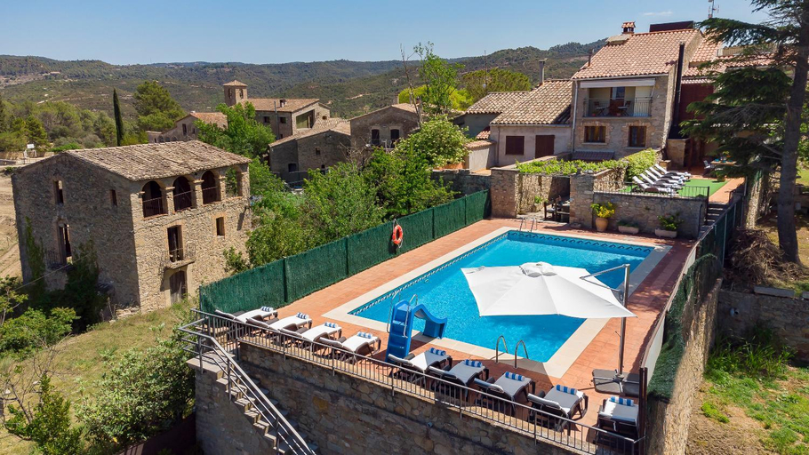 4, 21 Sleeps Private Pool Villa & BBQ Near Barcelona, Barcelona