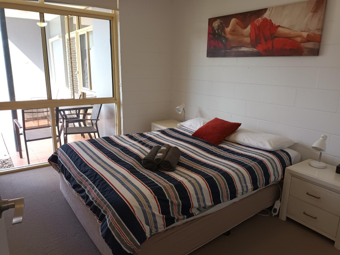 Bedroom 2, Grandeur Holiday Units, Bega Valley