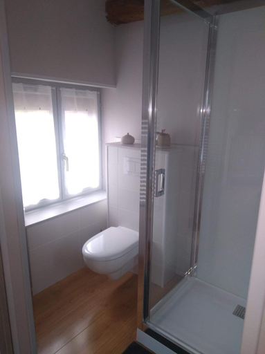 Bathroom, Aux trois petites notes, Ardennes