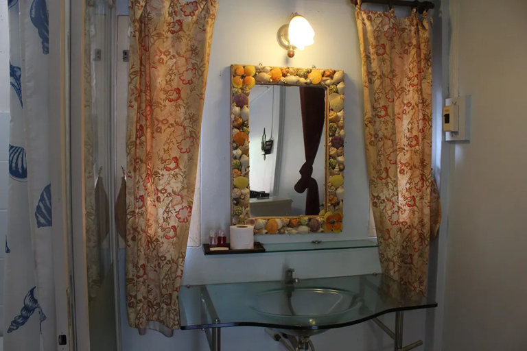 Bathroom 10