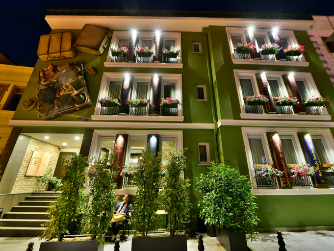Exterior & Views