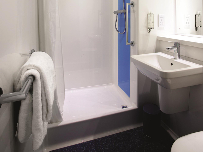 Bathroom 3, Travelodge Newcastle Whitemare Pool, Gateshead