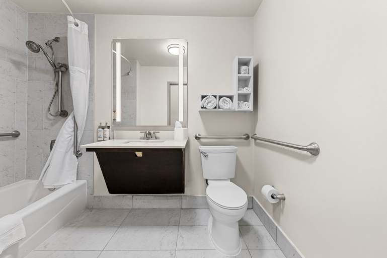 Holiday Inn Express Saint Simons Island - Tap to explore photos
