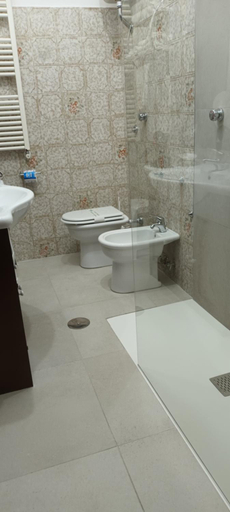 Bathroom 3, Angolo Fiorito, Napoli