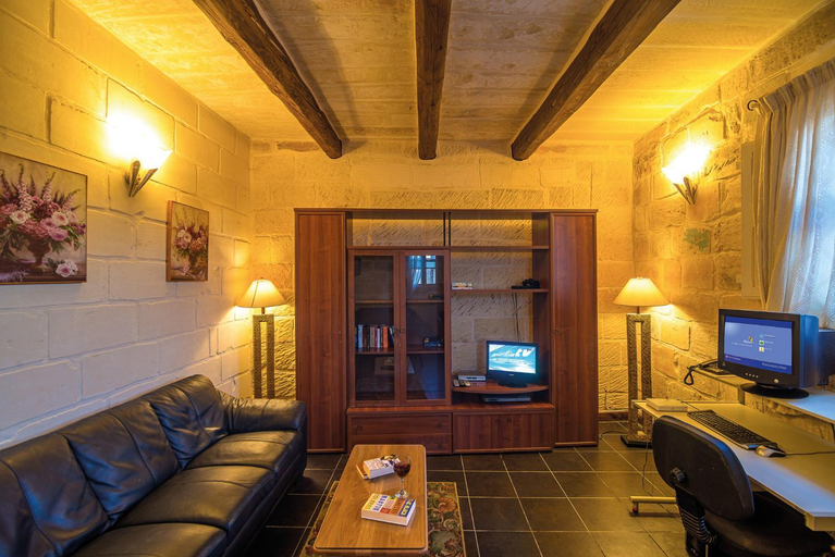 Others 5, Villa Valletta
