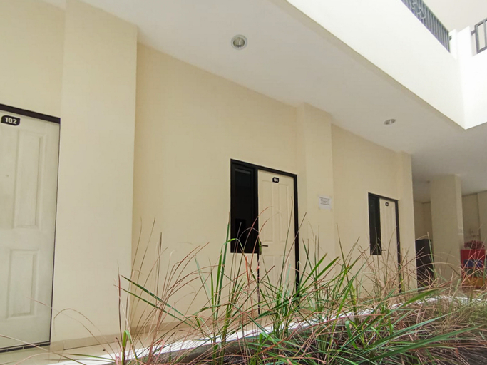 Exterior & Views 2, De Corner 2 Madiun RedPartner, Madiun