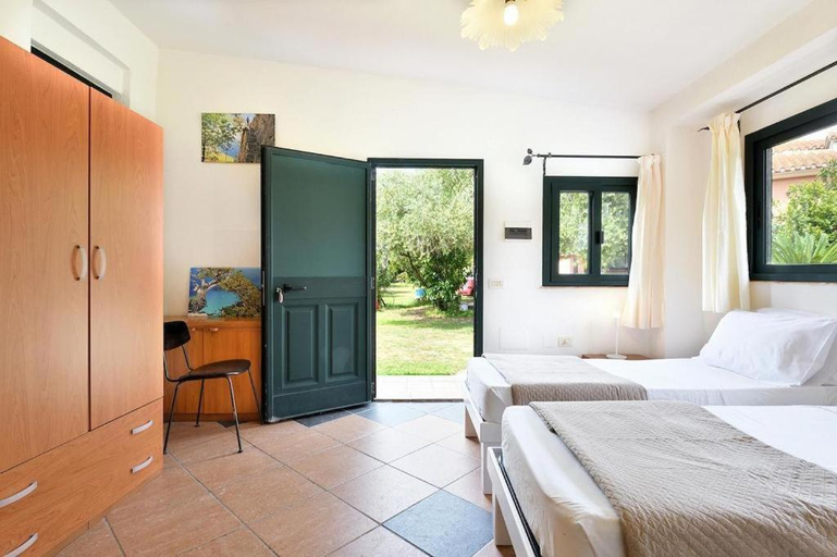 Bedroom 2, Casa vacanze Congiu, Ogliastra