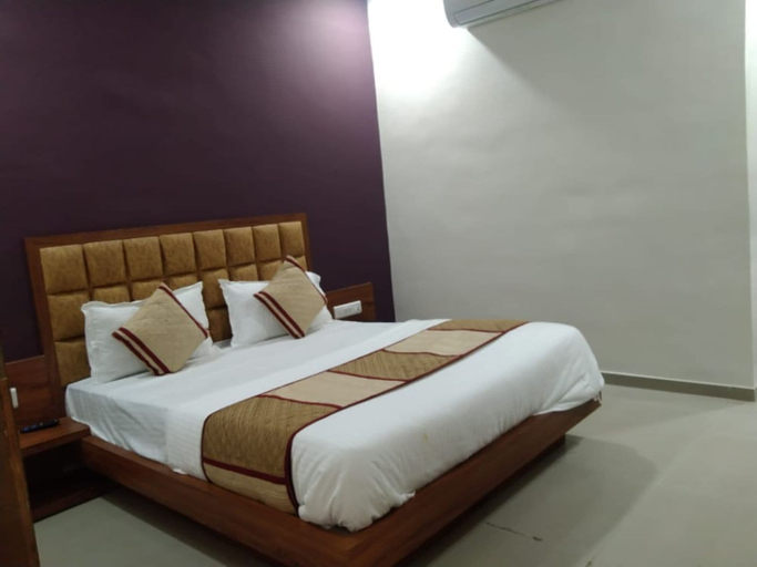 Bedroom 4, Hotel Maple View, Ahmadabad