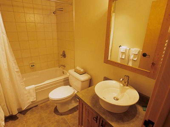 Bathroom, Whispering Pines, Columbia-Shuswap