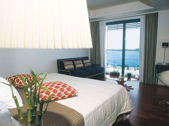Bedroom, The Roc Club, A Hotel to Live, Attica