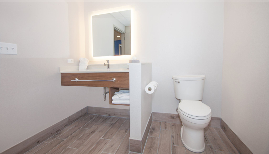 Bathroom 13