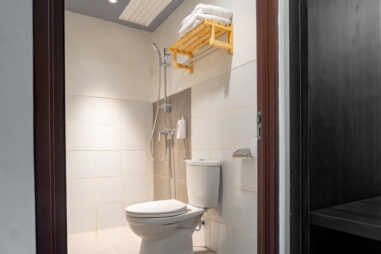 Bathroom 15