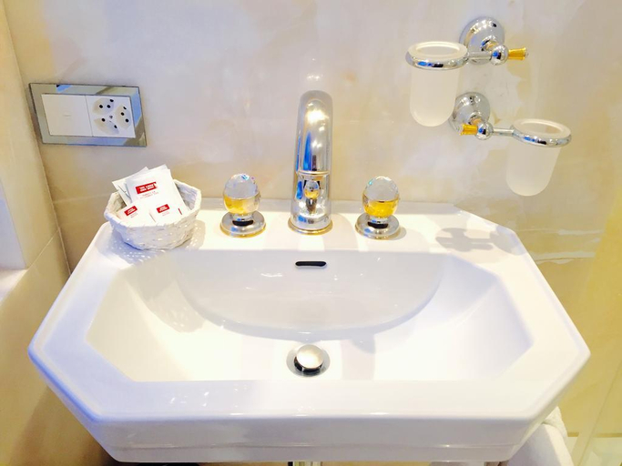 Bathroom 3, Antares, Visp
