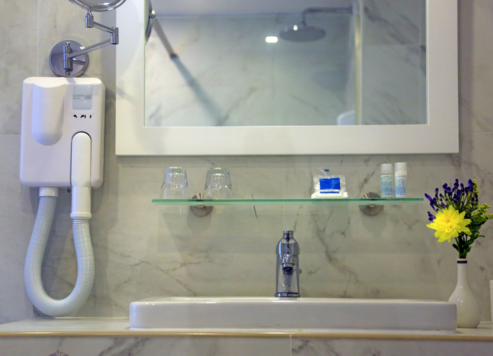 Bathroom 5, Riviera Spa Resort – Adults Only